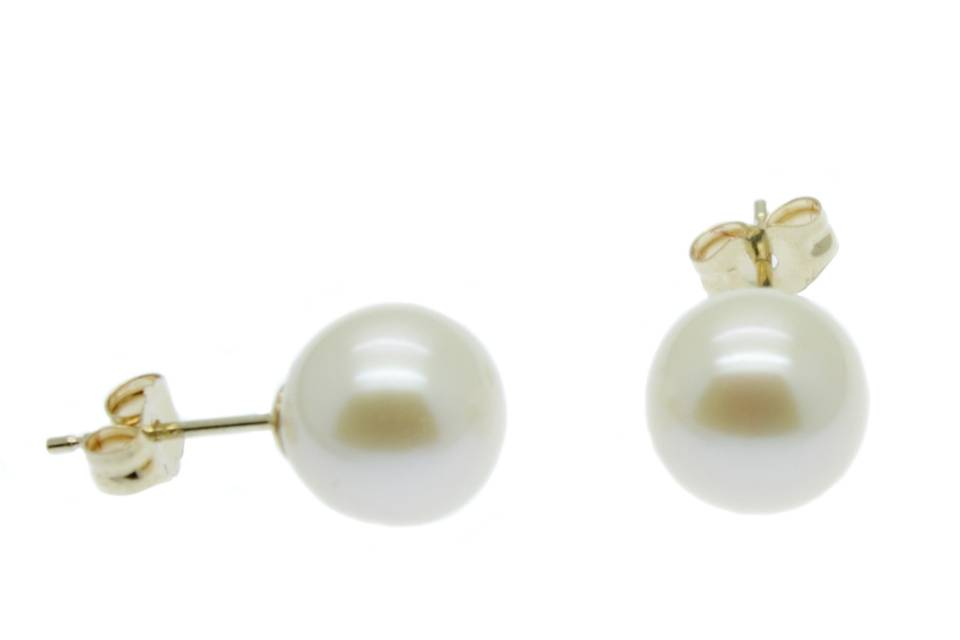 Wide range of pearl earrings