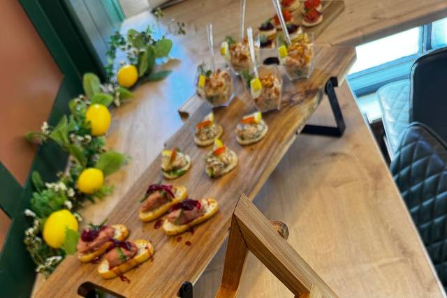Weddhttps://cdn0.hing tasting