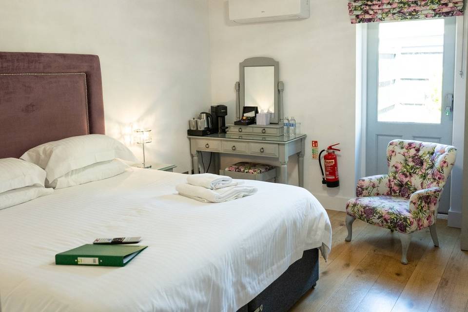 Guest Bedroom - Rose