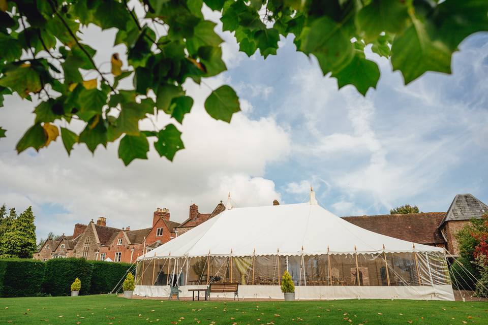 Elegant boho tipi style