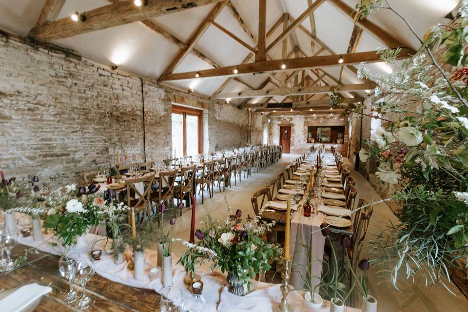 Barn for 100 to dine