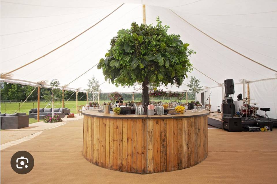 Rustic Circular Bar idea