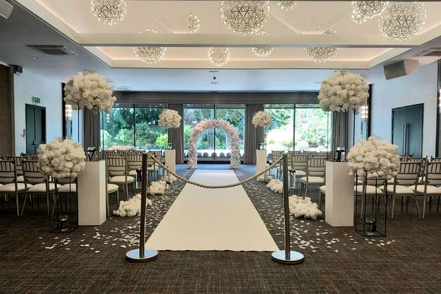Aisle decor