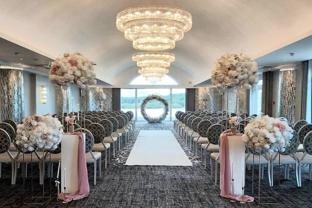 Aisle decor