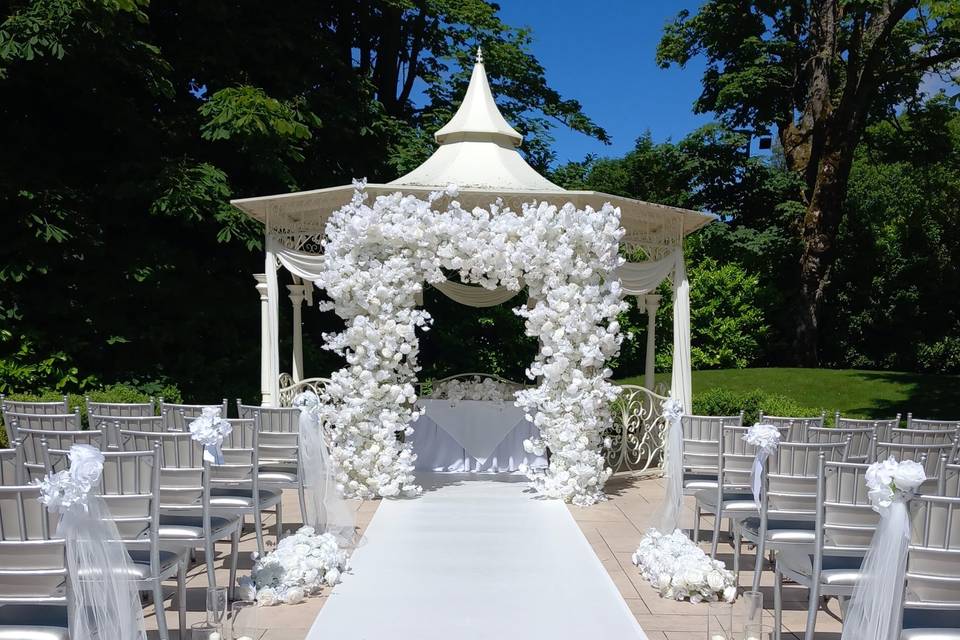 Aisle Decor