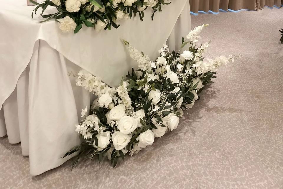 Eden Table Arrangement