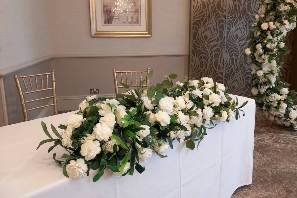 Eden Table Arrangement