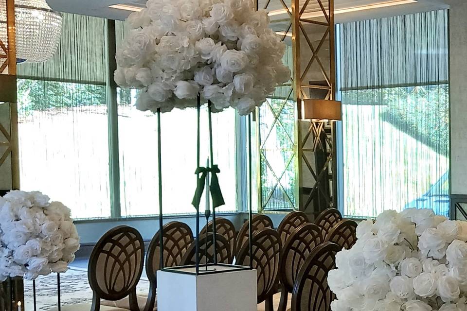 Snow White flower balls