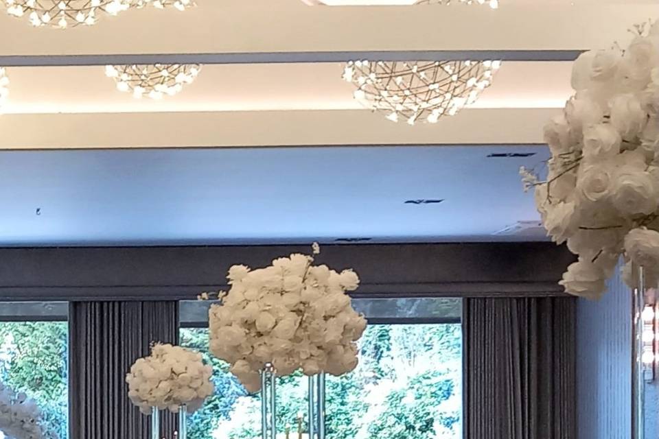 Snow White flower ball