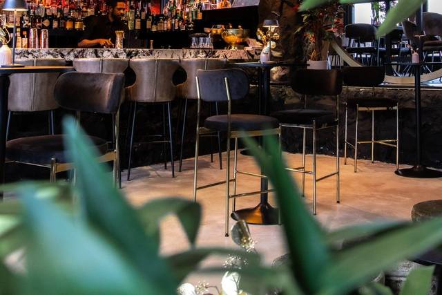 Bar & Lounge