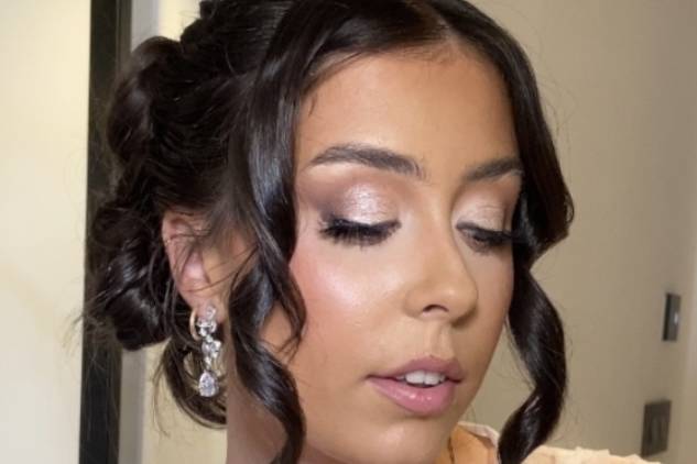 Glam bridal makeup