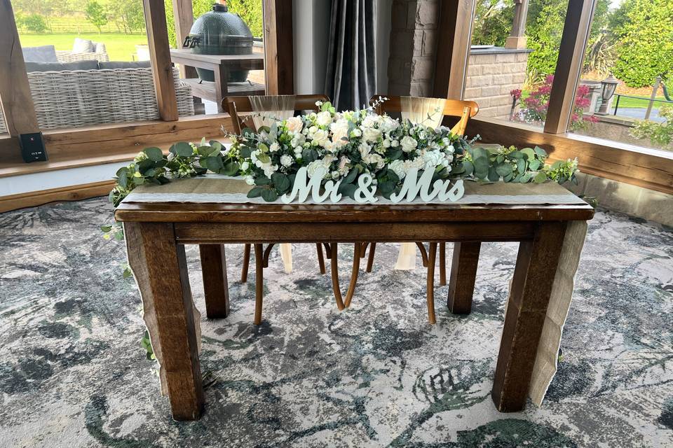 Simple Ceremony Table Decor