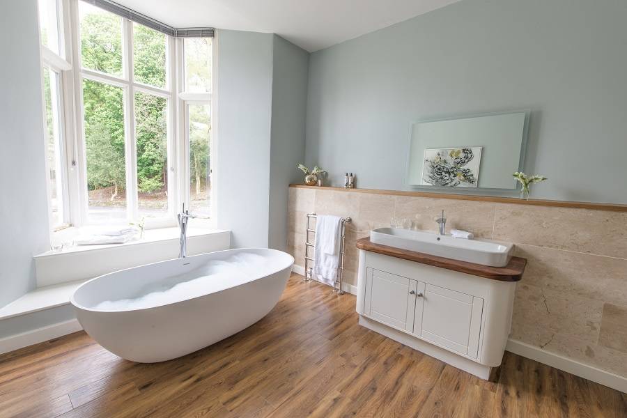 Master Bathroom - Oak