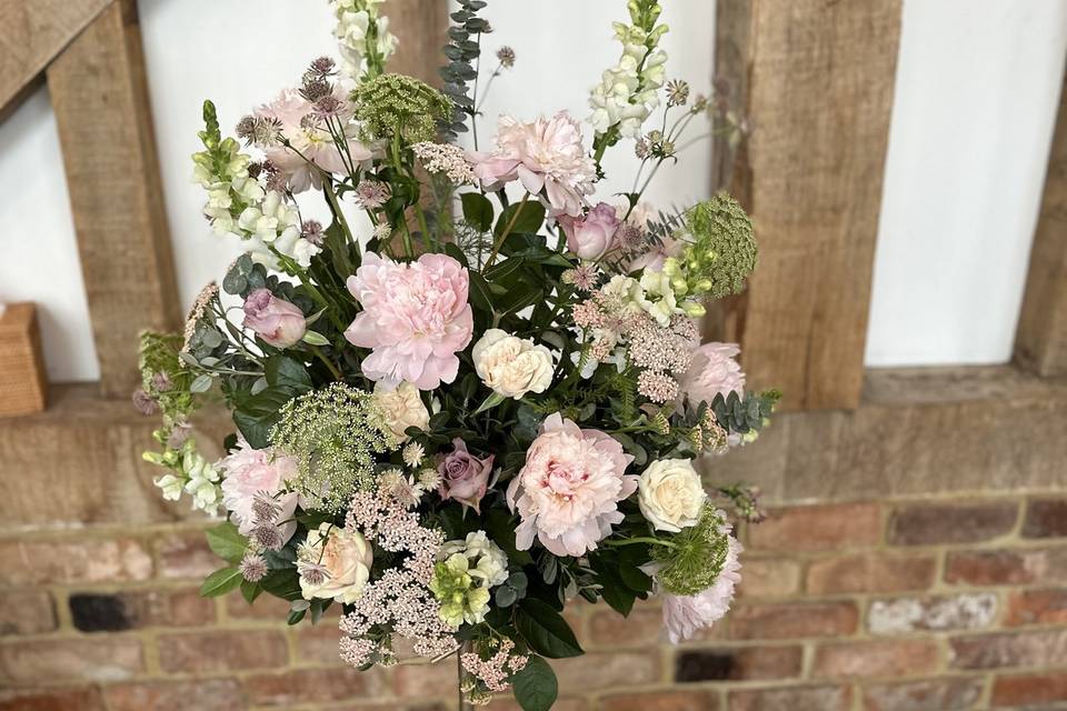 Country style pedestal