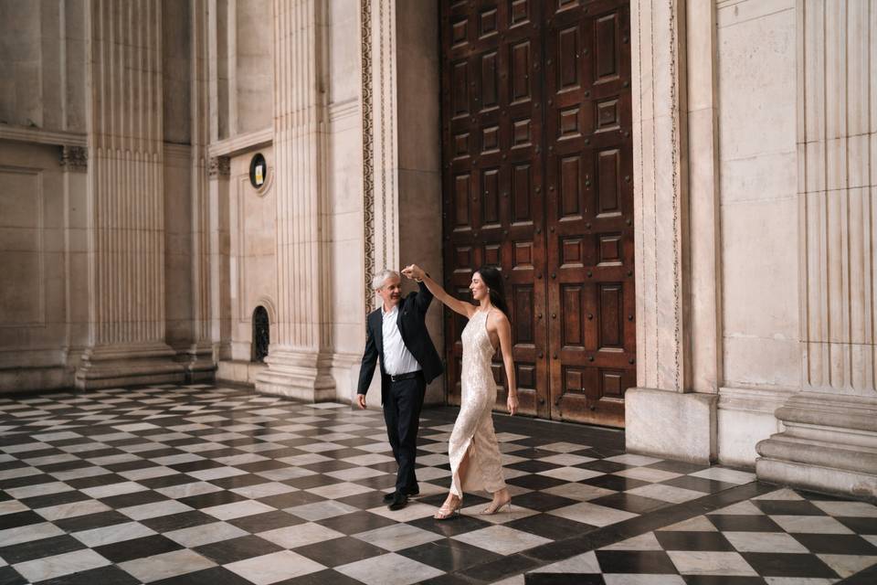 St Pauls engagement photo 02