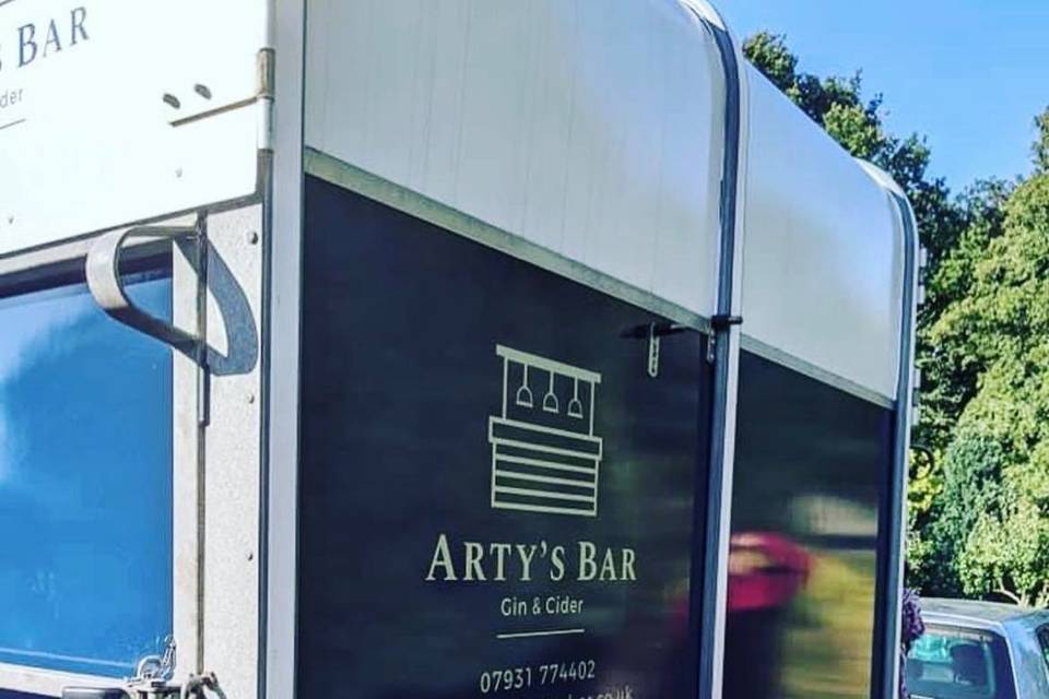Arty's Bar
