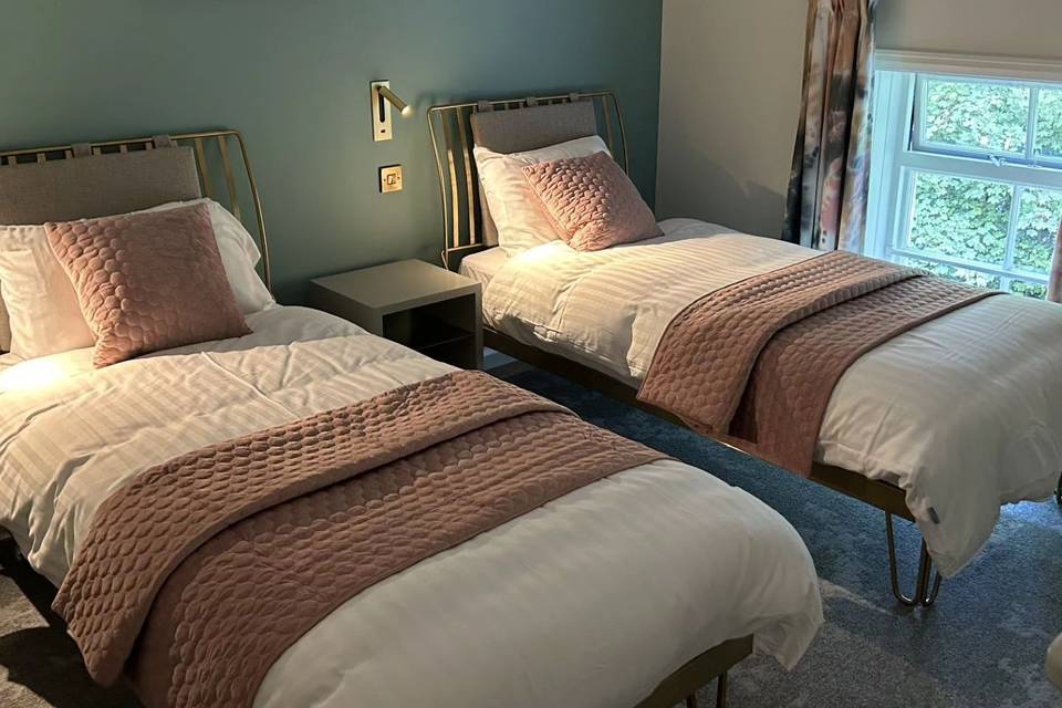 Mahon's Hotel 19
