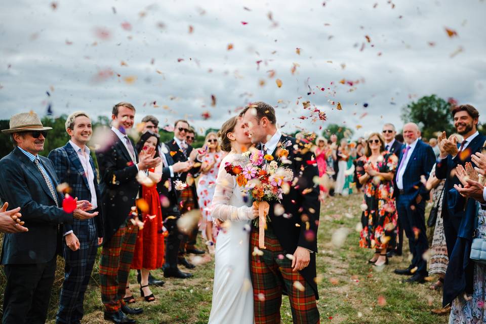 Wedding Confetti Kiss