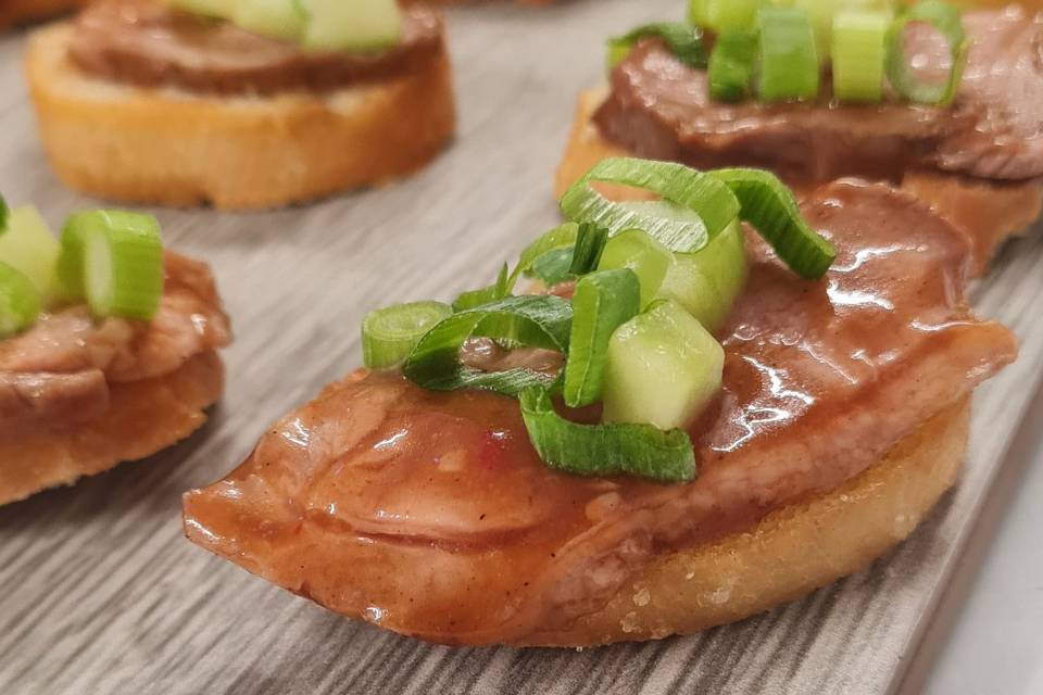 Glazed duck breat on toast can