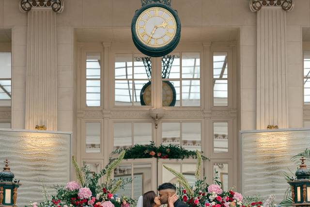 Amaranté Ceremony Flowers