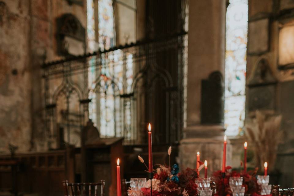 Red dramatic tables