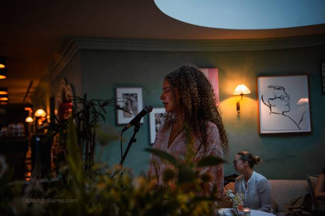 Frankie Jean Live Performer