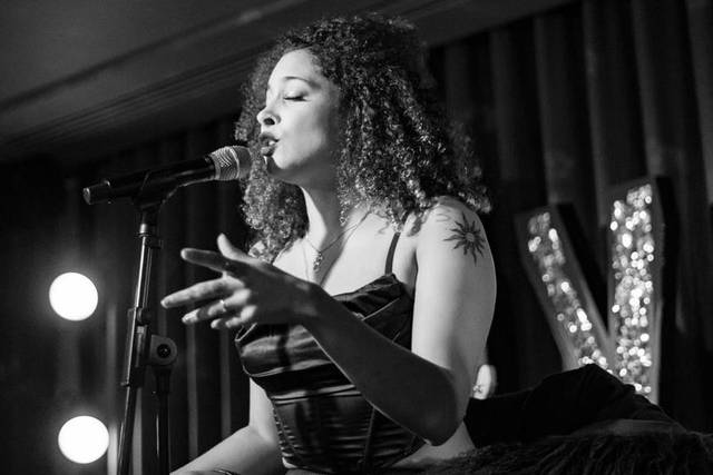 Frankie Jean Live Performer