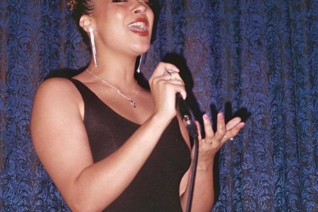 Frankie Jean Live Performer