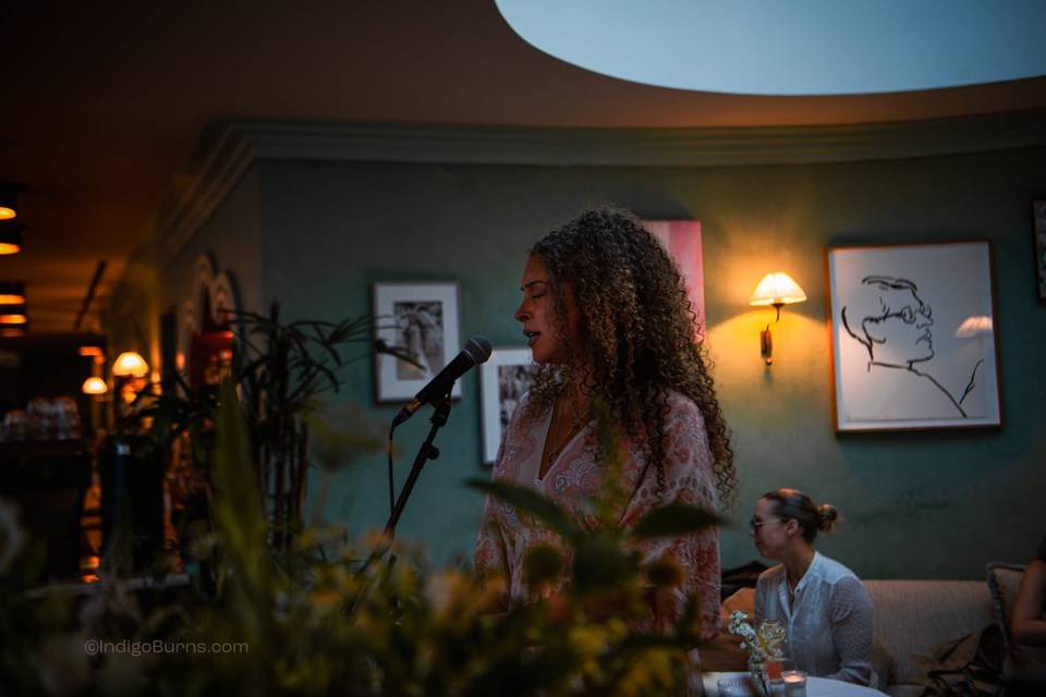 Frankie Jean Live Performer