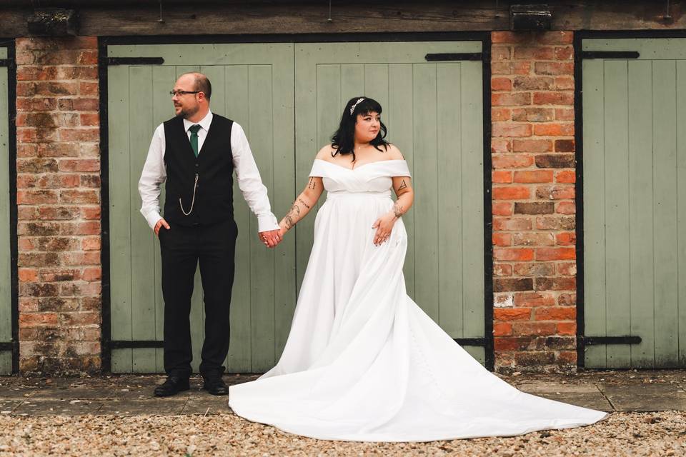 Barn doors for wedding photos