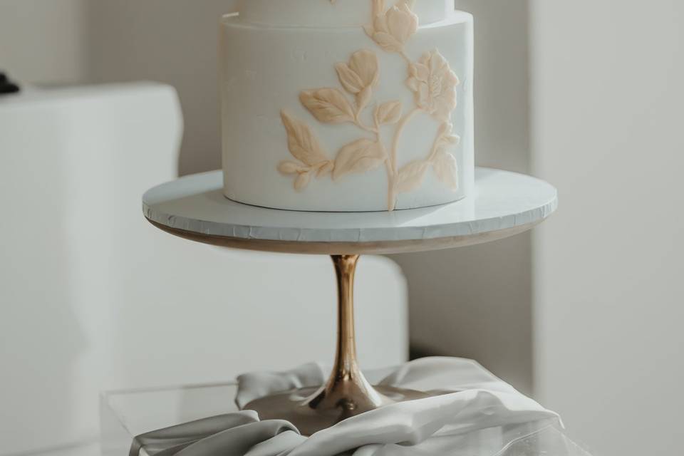 3 tier cake with floral featur