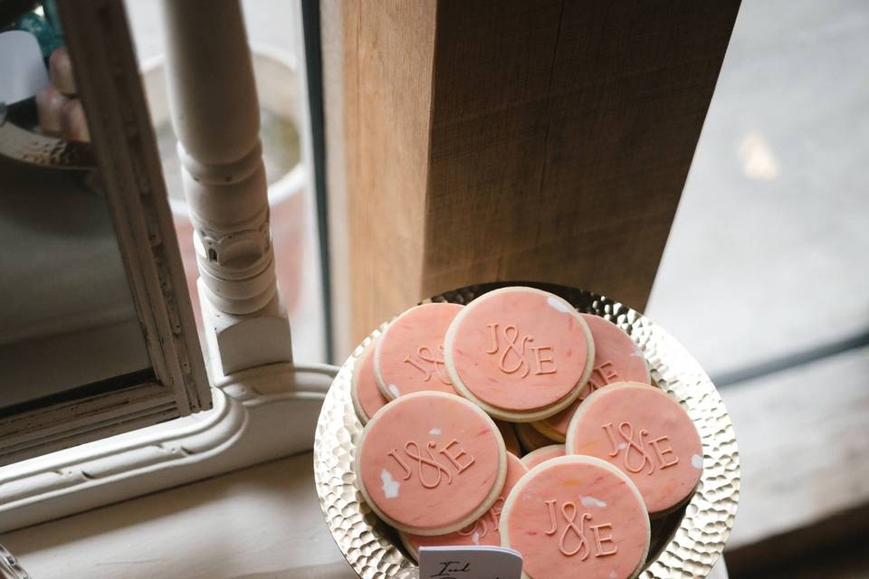 Dessert  biscuits/chocolates