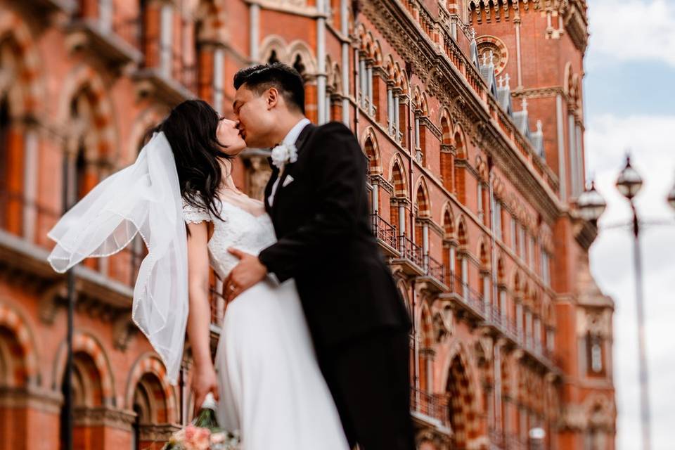 Bride and groom St Pancras