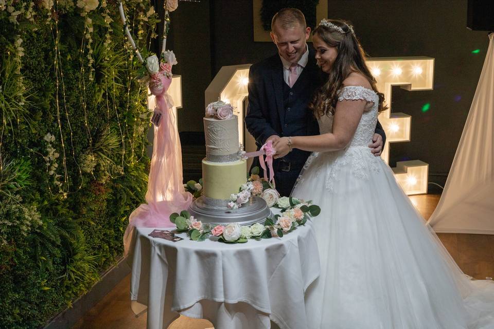 Cake cutting