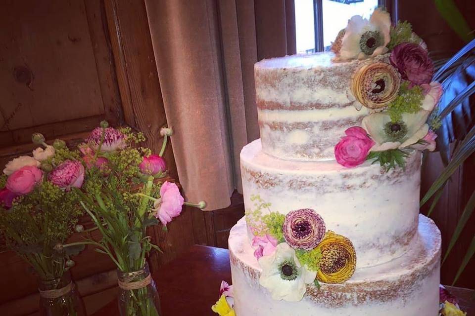 Semi-naked wedding cake