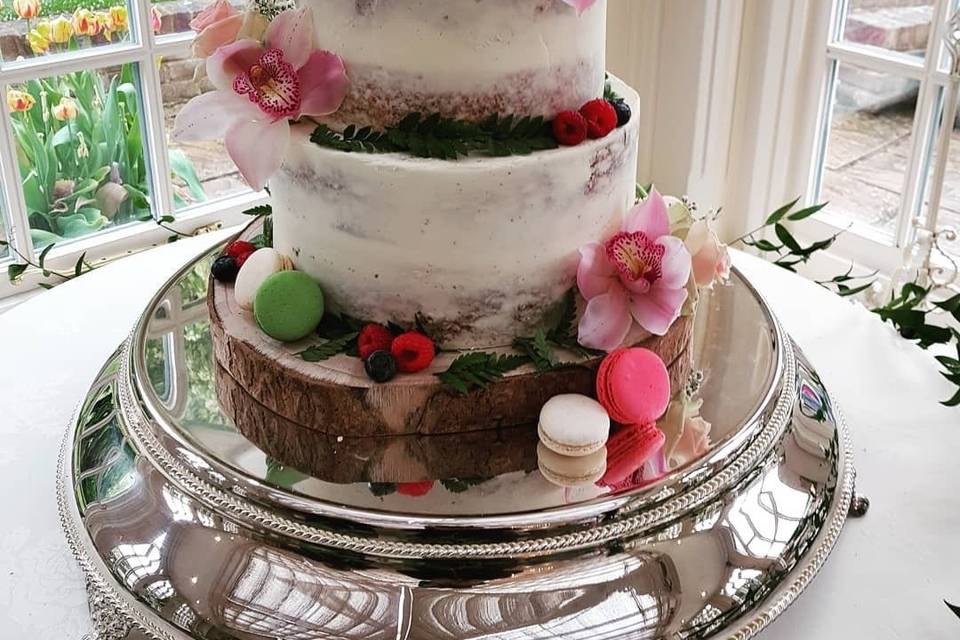 Blue-and-white-themed cake