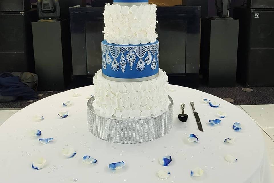 Artistic cake presentation