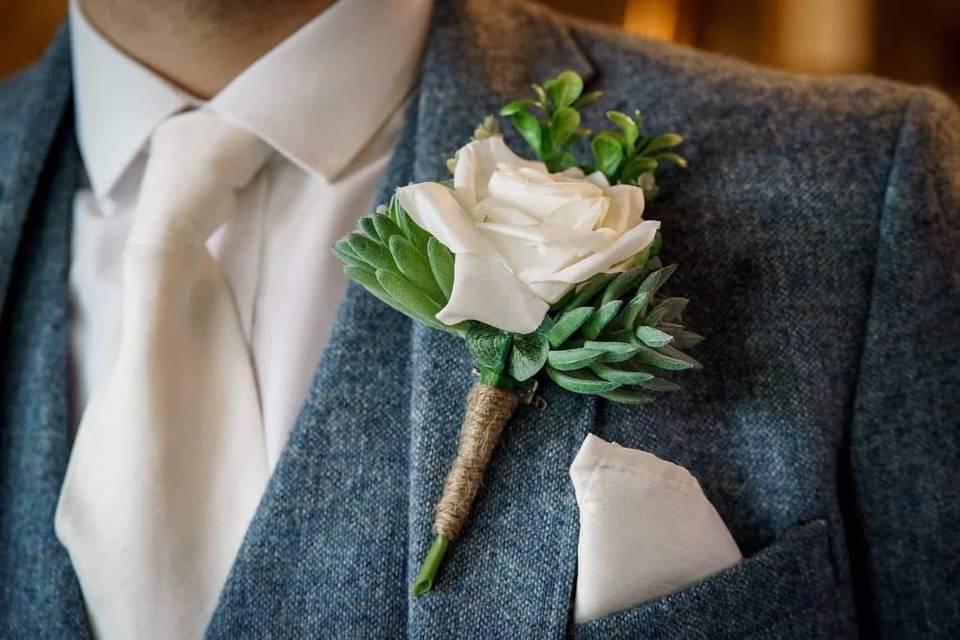 White rose and succulent