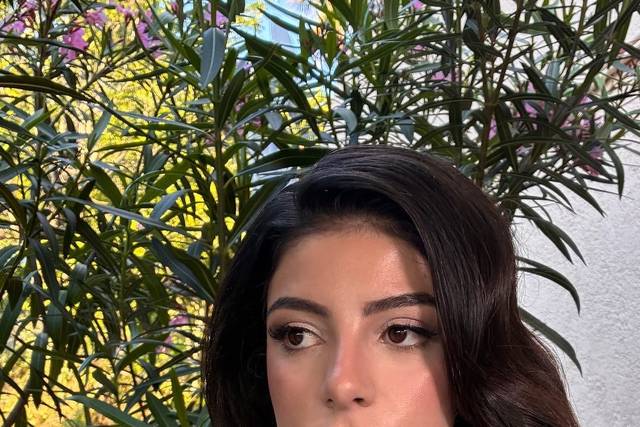 Red Carpet Glam soft waves