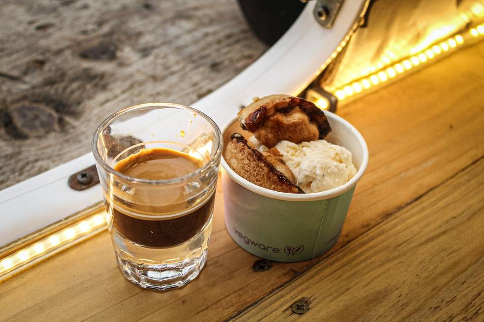 Minced pie affogato