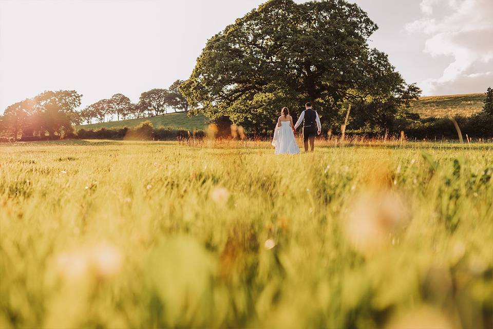 Bride and groom in sunset sun