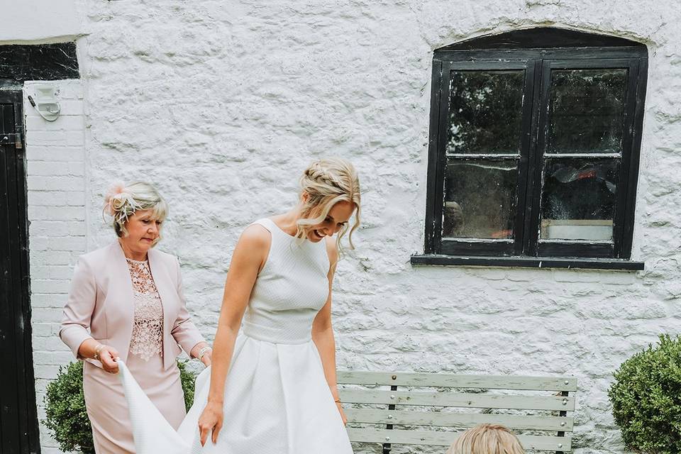 Mother & Sister with bride