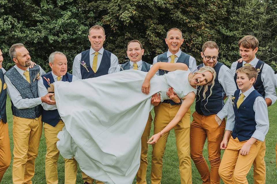 Grooms holding bride up