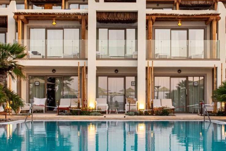 Swim up rooms