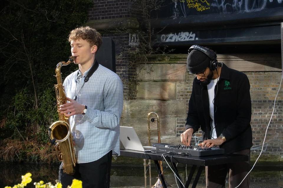 DJ+Sax