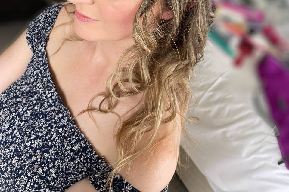 Loose curls styled to one side