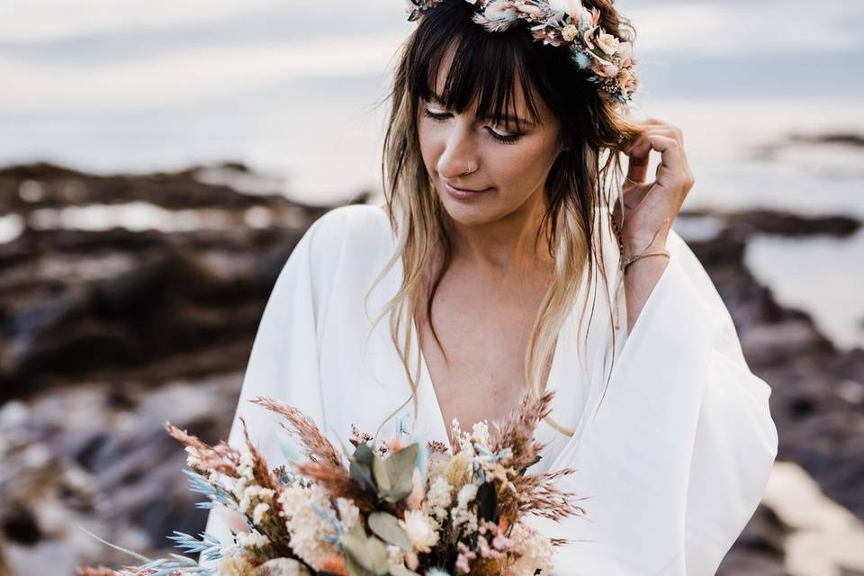 Beachy dried wedding flowers