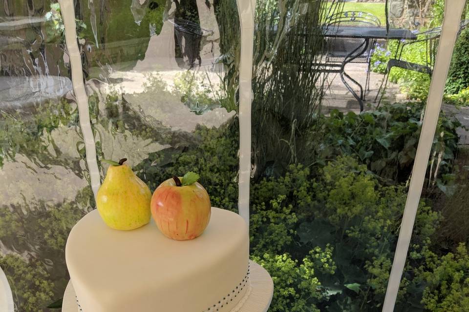 Sugar flowers and sugar fruit