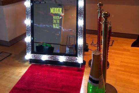 Hollywood magic mirror