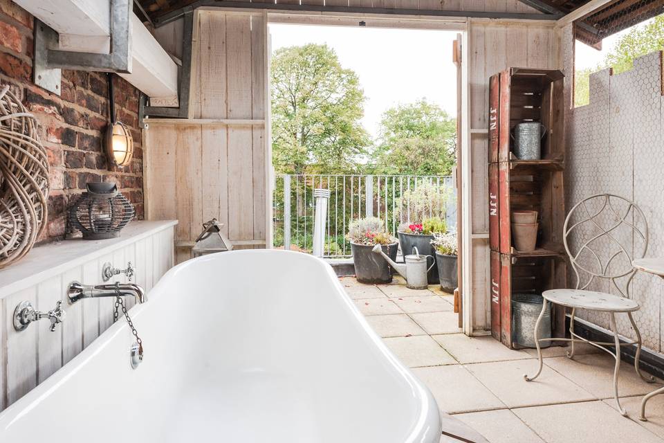 Junior Rooftop Suite with private canopied terrace with an outside, cast iron free-standing bath tub